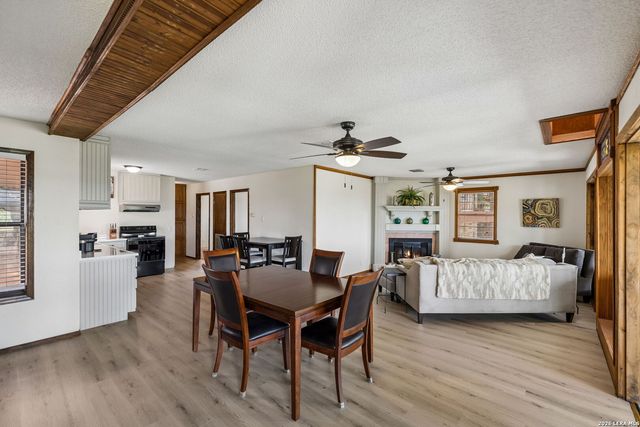 408 Edge Hill Dr, Canyon Lake, TX 78133