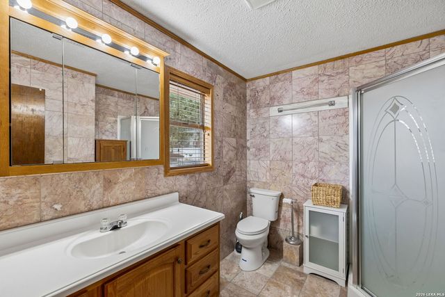 408 Edge Hill Dr, Canyon Lake, TX 78133