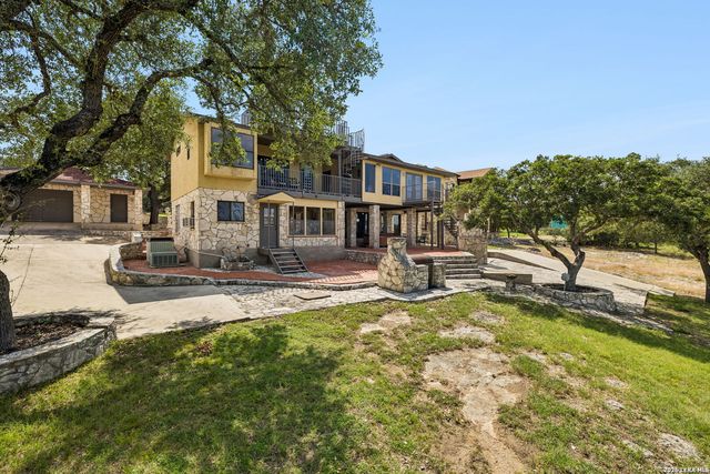 408 Edge Hill Dr, Canyon Lake, TX 78133