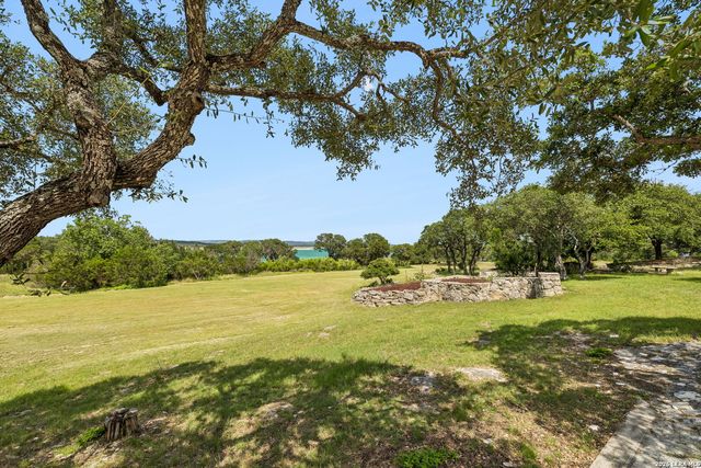 408 Edge Hill Dr, Canyon Lake, TX 78133