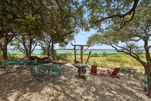 408 Edge Hill Dr, Canyon Lake, TX 78133