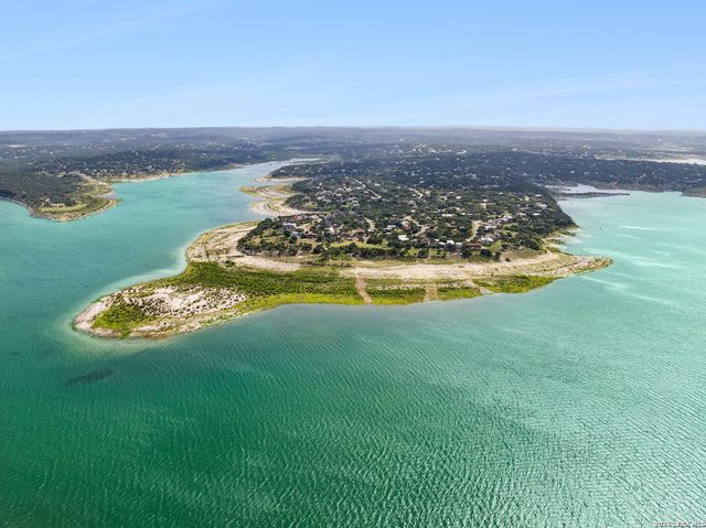 408 Edge Hill Dr, Canyon Lake, TX 78133