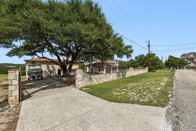 408 Edge Hill Dr, Canyon Lake, TX 78133