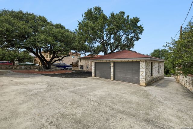 408 Edge Hill Dr, Canyon Lake, TX 78133