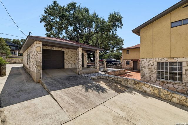 408 Edge Hill Dr, Canyon Lake, TX 78133