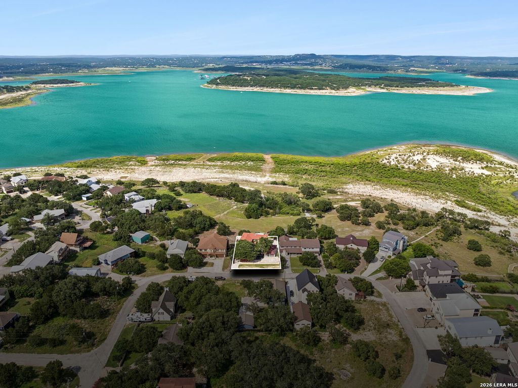 408 Edge Hill Dr, Canyon Lake, TX 78133