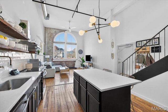 4242 Laclede Avenue 213, St Louis, MO 63108