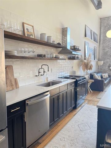 4242 Laclede Avenue 213, St Louis, MO 63108