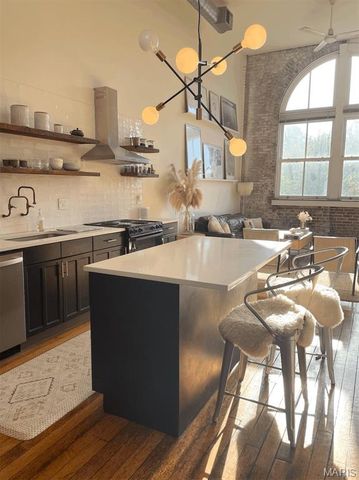 4242 Laclede Avenue 213, St Louis, MO 63108