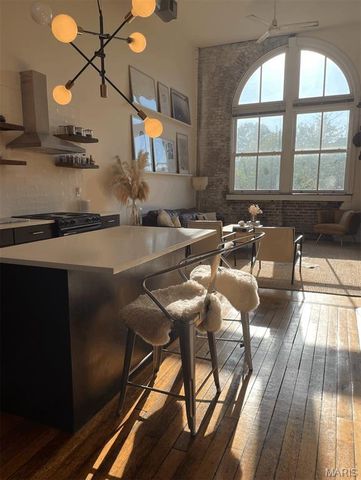 4242 Laclede Avenue 213, St Louis, MO 63108