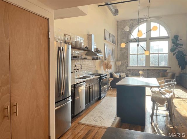 4242 Laclede Avenue 213, St Louis, MO 63108