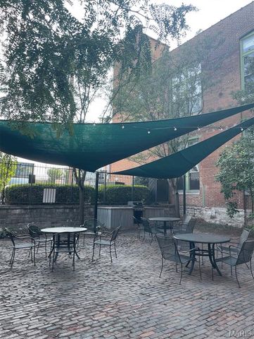 4242 Laclede Avenue 213, St Louis, MO 63108