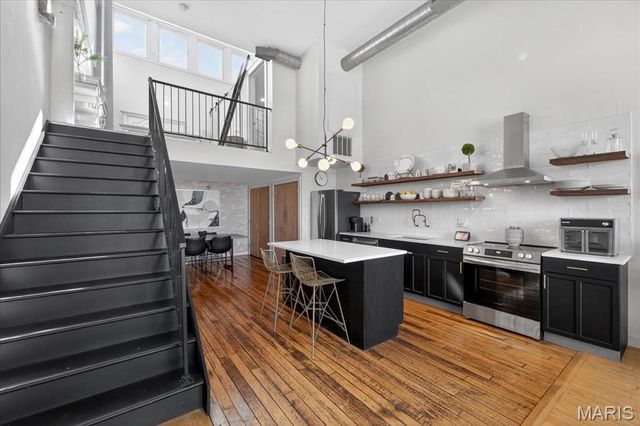 4242 Laclede Avenue 213, St Louis, MO 63108