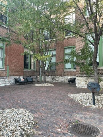 4242 Laclede Avenue 213, St Louis, MO 63108