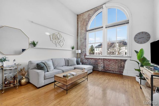 4242 Laclede Avenue 213, St Louis, MO 63108