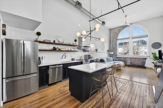 4242 Laclede Avenue 213, St Louis, MO 63108