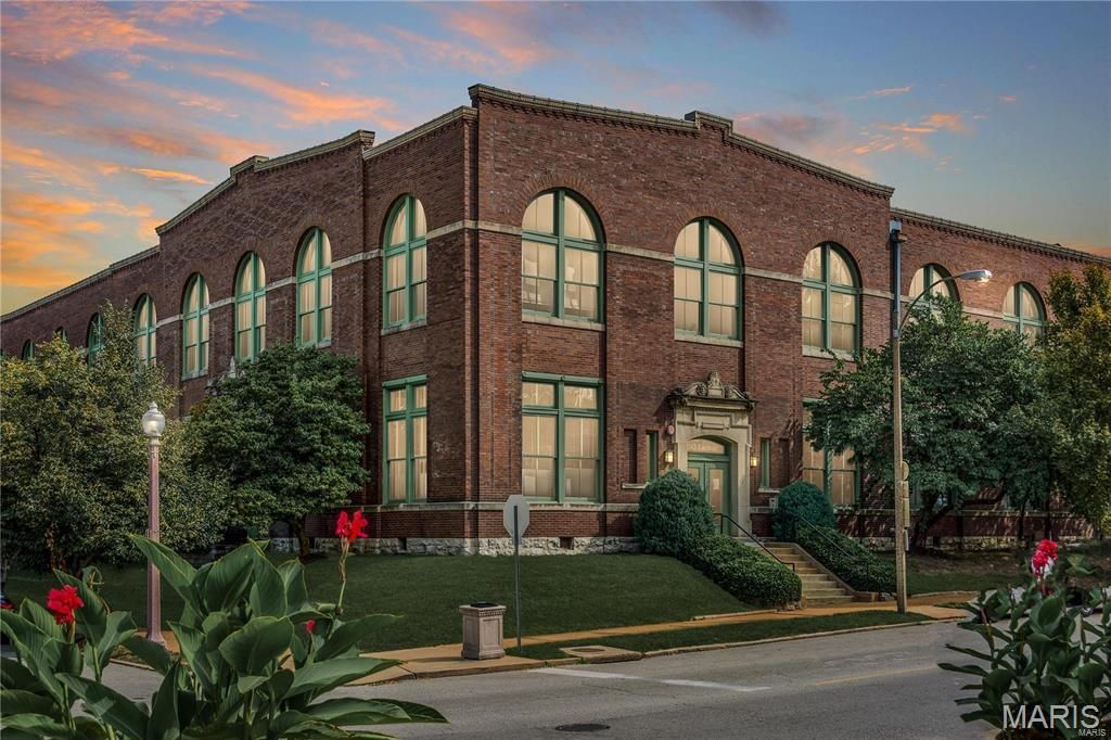 4242 Laclede Avenue 213, St Louis, MO 63108