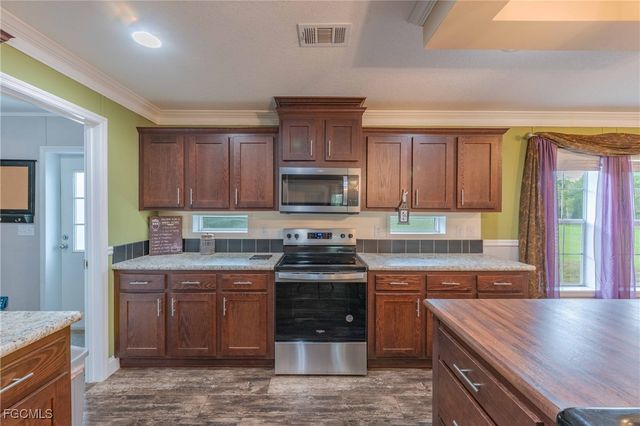 1910 Evans RD, Labelle, FL 33935