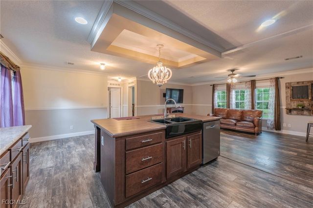 1910 Evans RD, Labelle, FL 33935