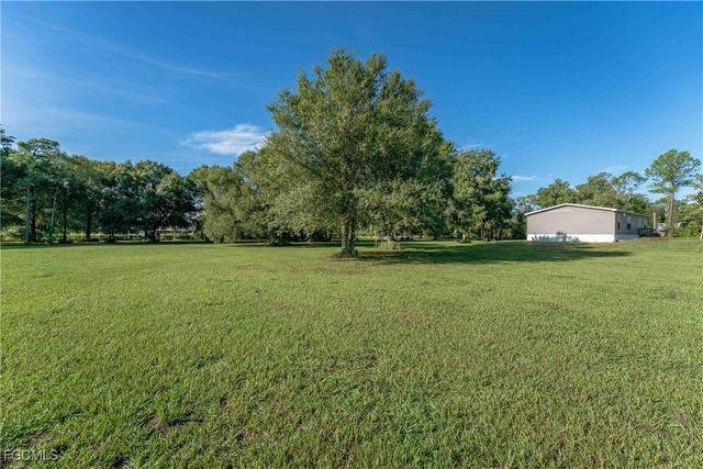 1910 Evans RD, Labelle, FL 33935