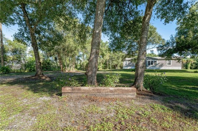 1910 Evans RD, Labelle, FL 33935