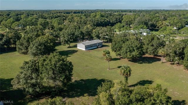 1910 Evans RD, Labelle, FL 33935