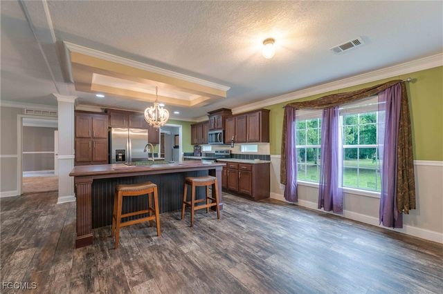 1910 Evans RD, Labelle, FL 33935