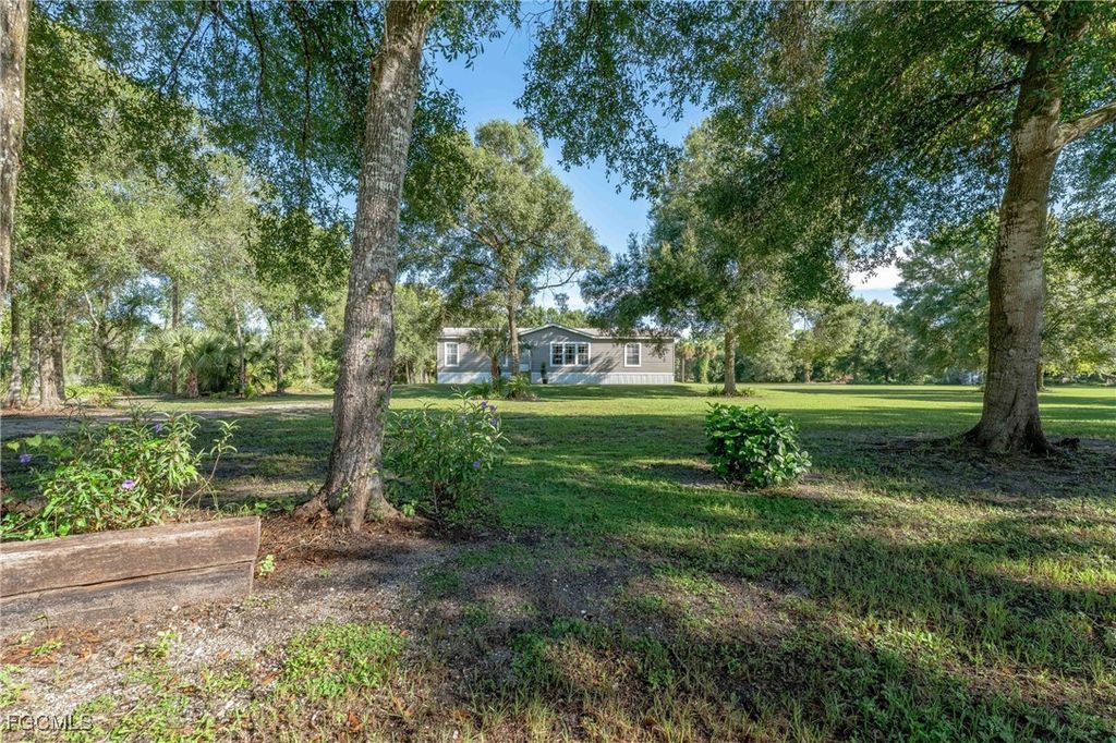 1910 Evans RD, Labelle, FL 33935