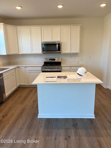 6814 Oak Rock Dr, Louisville, KY 40291