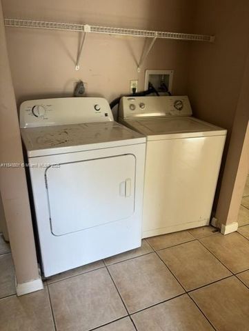 1459 Yellowthroat St, Homestead, FL 33035