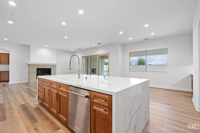 3719 Pathway Court, Bakersfield, CA 93311