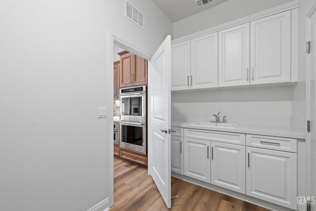 3719 Pathway Court, Bakersfield, CA 93311