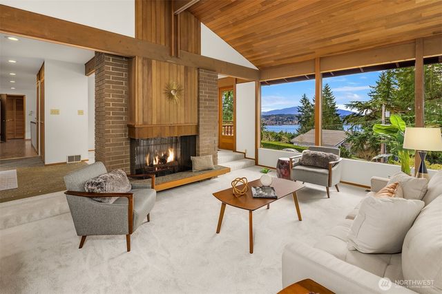 17814 NE 8th Place, Bellevue, WA 98008