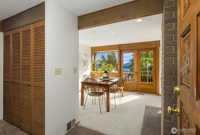 17814 NE 8th Place, Bellevue, WA 98008