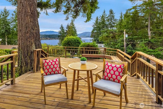 17814 NE 8th Place, Bellevue, WA 98008