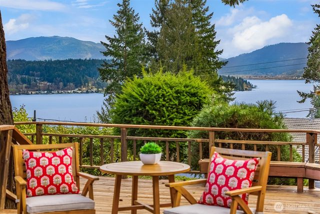 17814 NE 8th Place, Bellevue, WA 98008