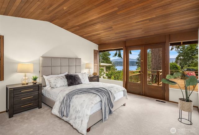 17814 NE 8th Place, Bellevue, WA 98008