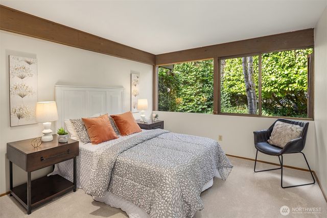 17814 NE 8th Place, Bellevue, WA 98008