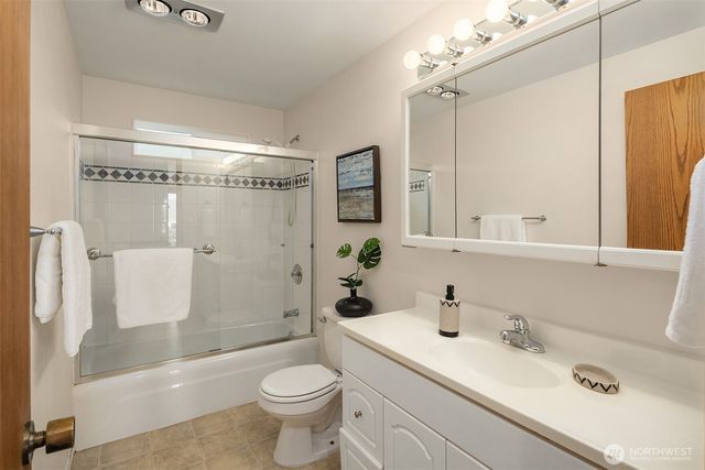 17814 NE 8th Place, Bellevue, WA 98008