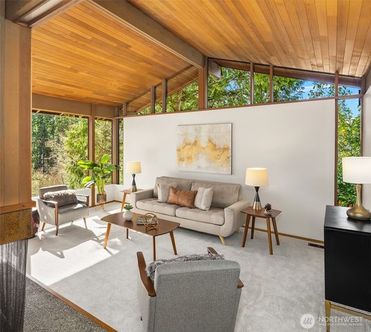 17814 NE 8th Place, Bellevue, WA 98008