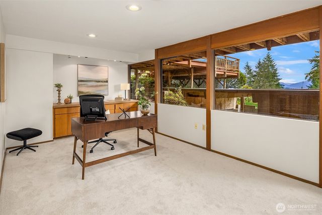 17814 NE 8th Place, Bellevue, WA 98008