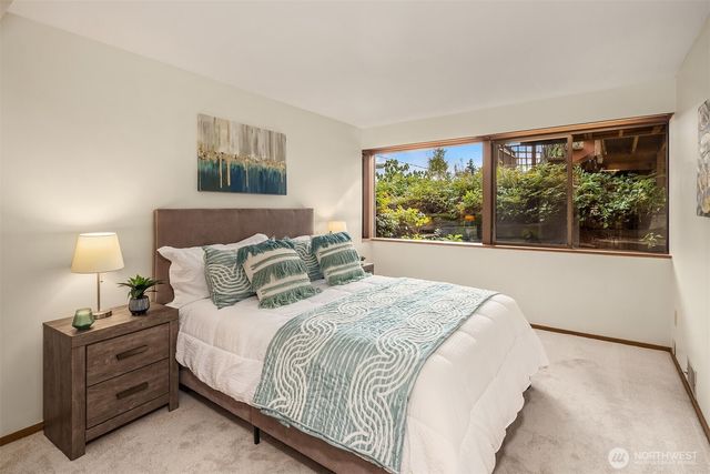 17814 NE 8th Place, Bellevue, WA 98008