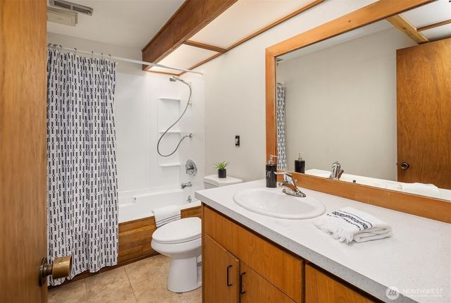 17814 NE 8th Place, Bellevue, WA 98008