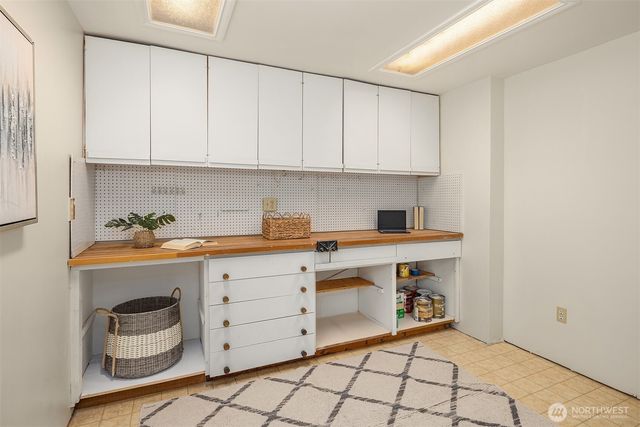 17814 NE 8th Place, Bellevue, WA 98008