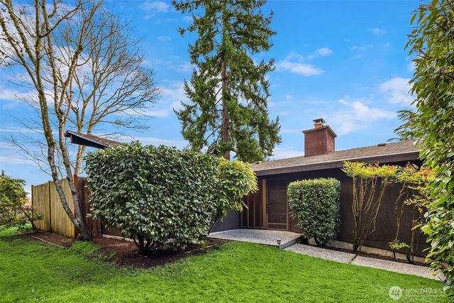 17814 NE 8th Place, Bellevue, WA 98008