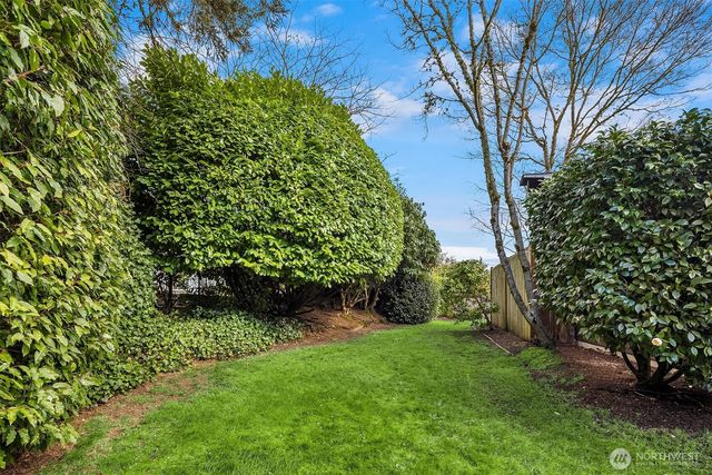 17814 NE 8th Place, Bellevue, WA 98008