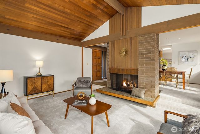 17814 NE 8th Place, Bellevue, WA 98008