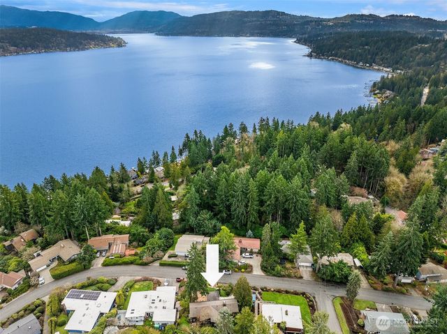 17814 NE 8th Place, Bellevue, WA 98008