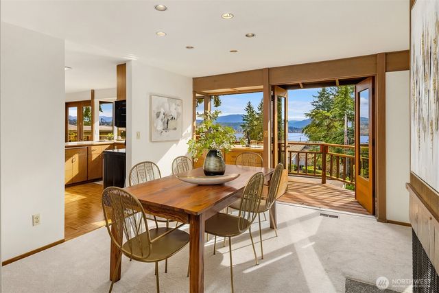 17814 NE 8th Place, Bellevue, WA 98008