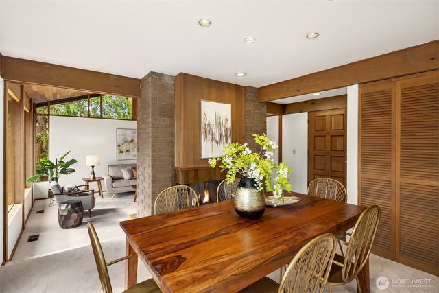 17814 NE 8th Place, Bellevue, WA 98008